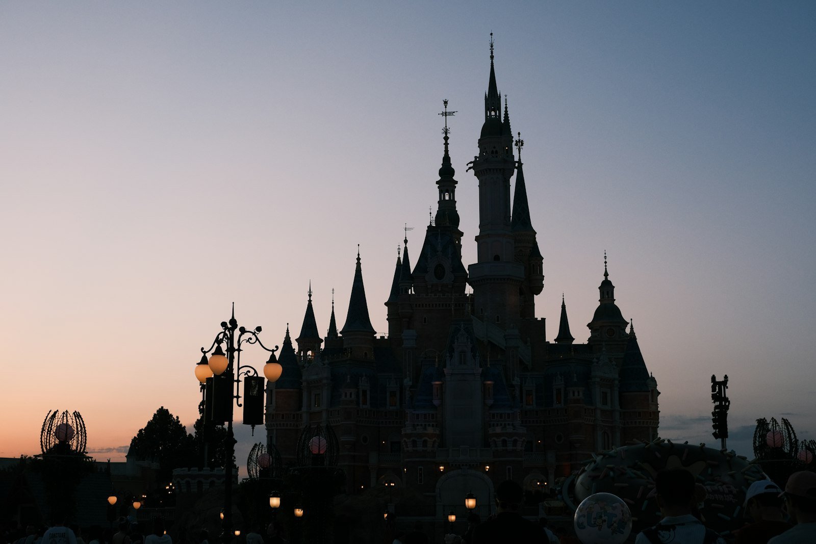 Crowd of people in front of a castle